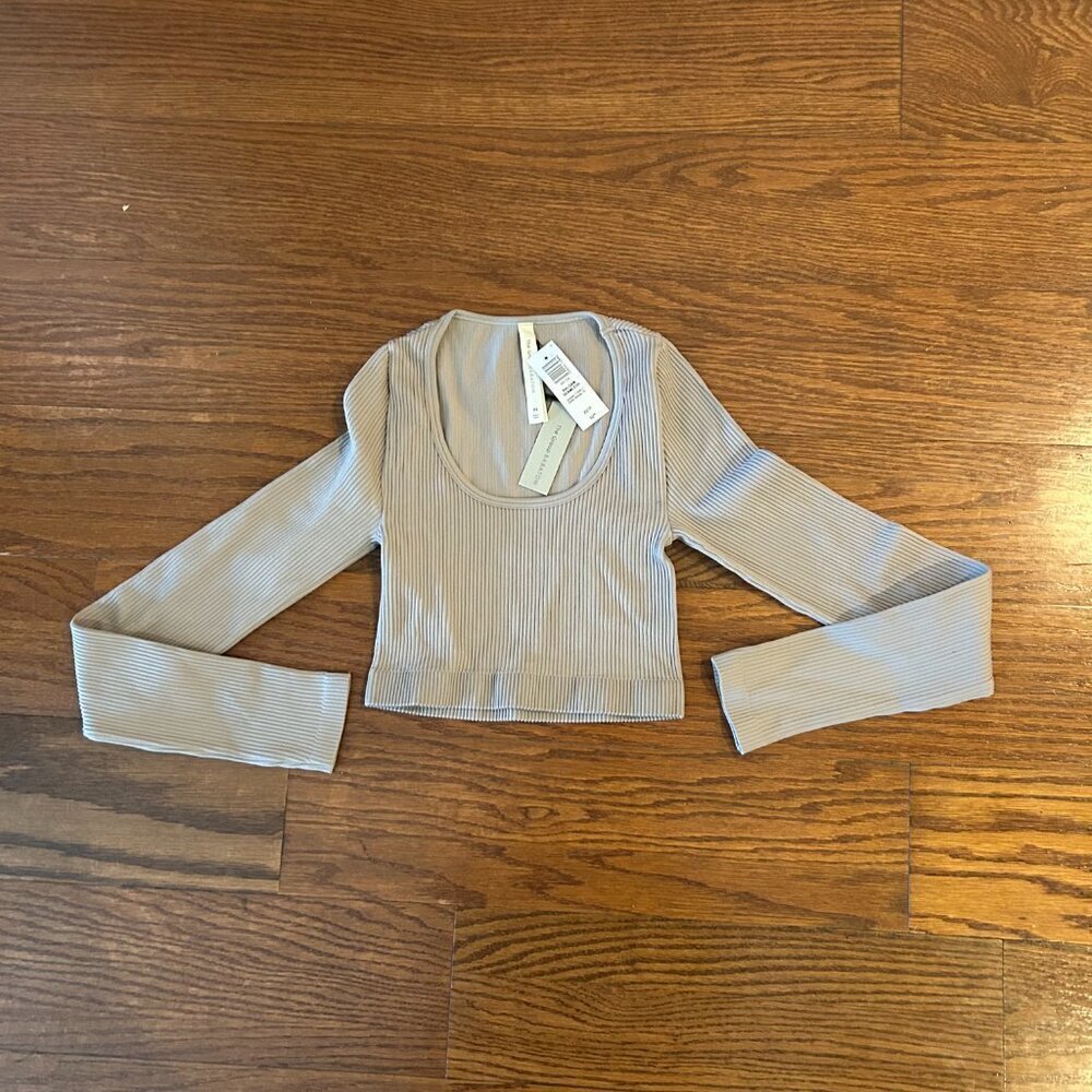 NWT Babaton Sculpt Ribbed Scoop Neck Cropped Longsleeve Size XS Seamless ARITZIA - Picture 6 of 7
